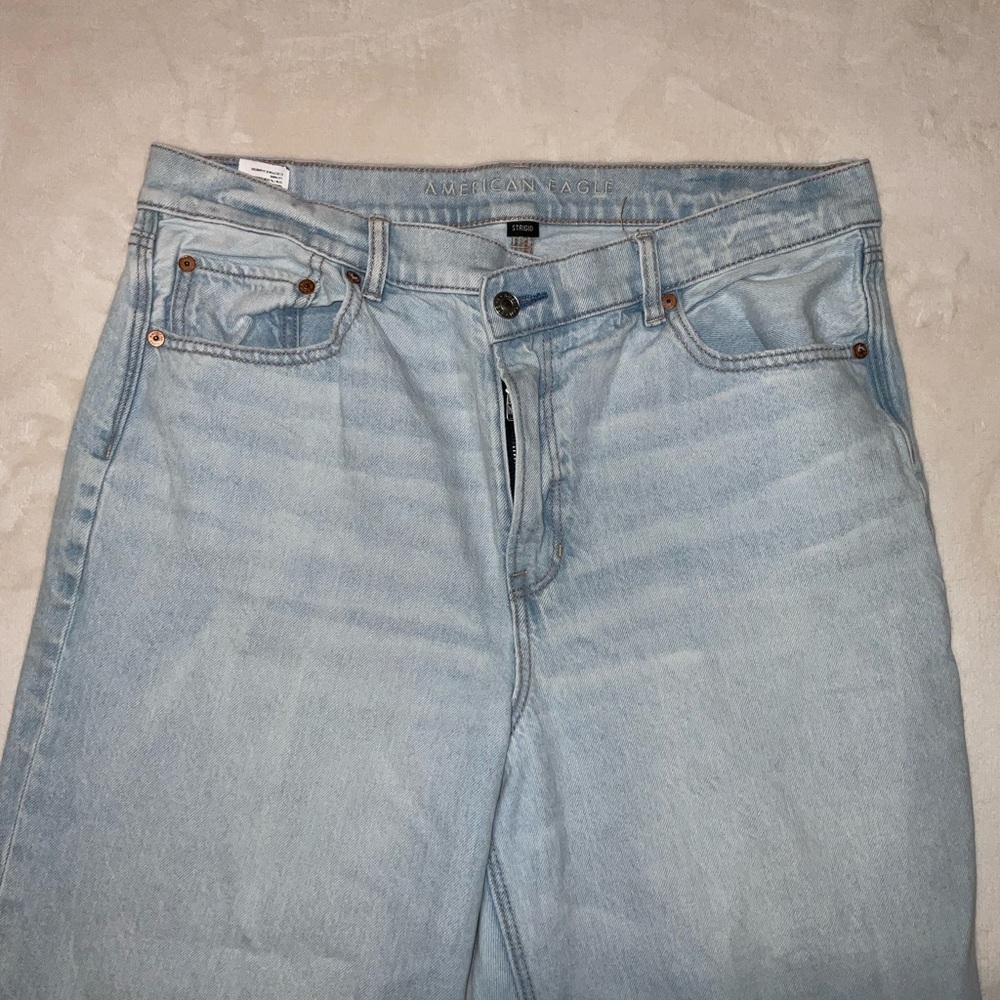 American Eagle Outfitters Women’s Light Blue Straight Jeans